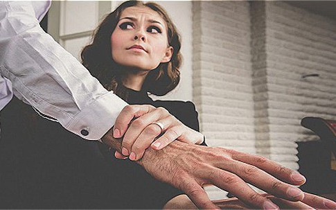 Bị anh rể gạ gẫm, có nên nói cho chị gái biết