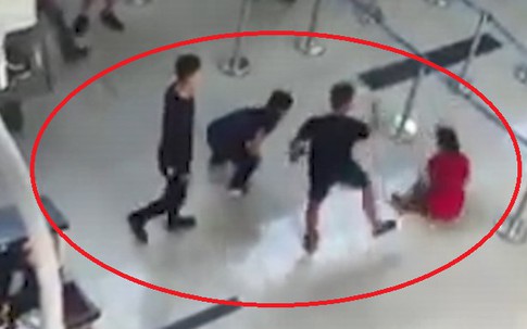 Cấm đi khỏi nơi cư trú với ba kẻ đánh nữ nhân viên hàng không