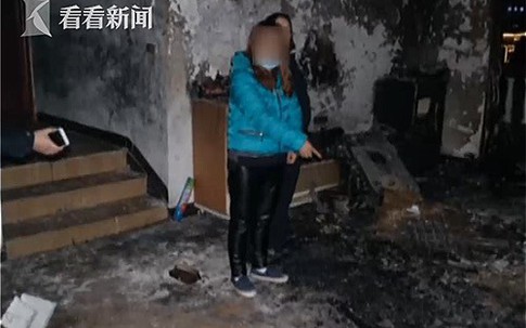 Người phụ nữ đốt ghế dọa bạn trai không ngờ cháy cả nhà