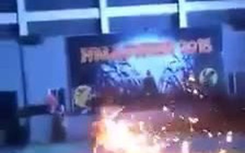 Nữ sinh bị lửa trùm cơ thể khi hóa trang Halloween