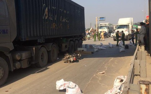 3 xe va chạm, 2 giáo viên tiếng Anh người nước ngoài thương vong