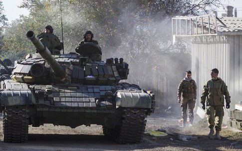 Xe tăng Nga áp sát biên giới Ukraine, nguy cơ chiến tranh cận kề?