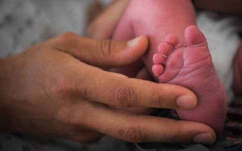 Bí ẩn chuyện hàng loạt trẻ sơ sinh chào đời không có tay
