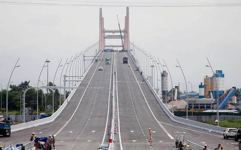 Cây cầu hơn 7.000 tỷ đồng ở Quảng Ninh vừa thông xe đã lún võng