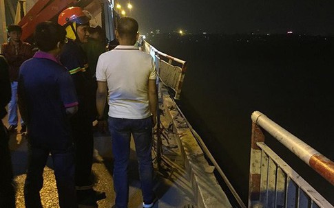 Sau vụ ô tô lao xuống sông Hồng: Sở GTVT sẽ gia cố lan can cầu Chương Dương