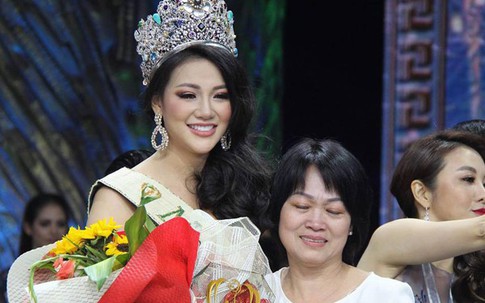 Mẹ tân Hoa hậu Trái đất Nguyễn Phương Khánh nói về thành công của con gái