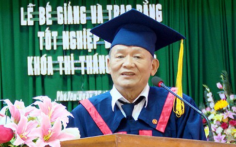 Ông lão sửa xe gần 70 tuổi lấy bằng cử nhân Luật