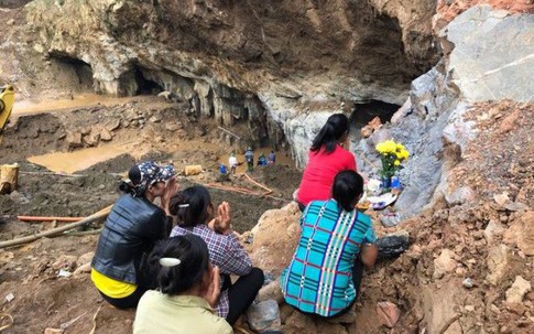 Sập hầm vàng trái phép ở Hòa Bình: “Mong tìm được thi thể chứ nằm dưới bùn lạnh lẽo lắm”