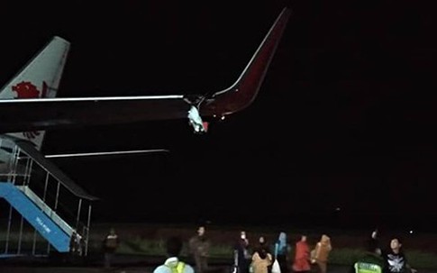 Máy bay Lion Air đâm cột, vỡ cánh trái