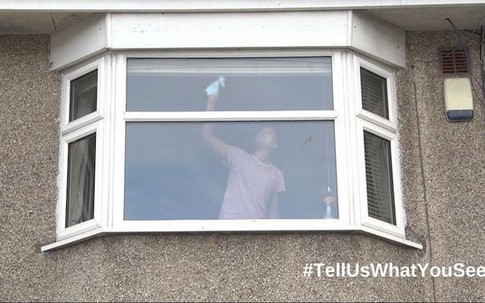 Bức ảnh người phụ nữ lau cửa sổ tưởng chừng rất bình thường nhưng được cảnh sát chia sẻ với lời cảnh báo nghiêm trọng