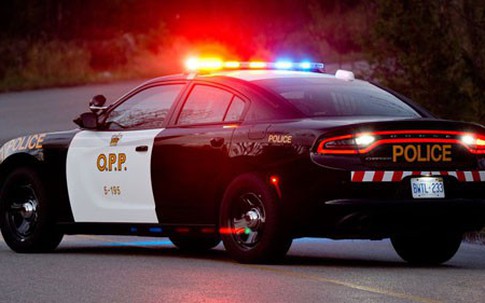 Bé gái Canada 9 tuổi gọi điện báo cảnh sát vì bị bố mẹ bắt dọn phòng