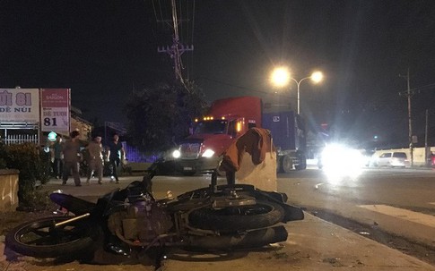 Đi 'bão đêm' mừng đội tuyển VN, 2 cô gái trẻ thương vong thương tâm