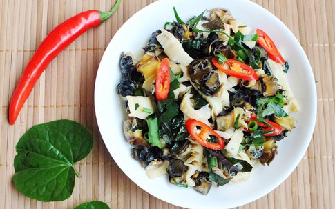 Ốc xào măng cay dân dã mà ngon