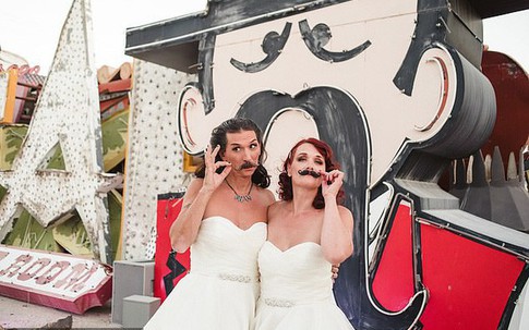 Chú rể muốn mặc váy giống vợ mình trong hôn lễ và lời đáp bất ngờ của cô dâu