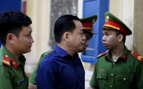 Vũ 'nhôm' đề nghị cấp giấy bút để ngồi viết 'chất vấn' bị cáo khác