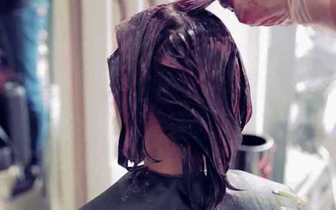 Người phụ nữ mắc ung thư do nhuộm tóc, con gái đau lòng để mẹ 'chết tự nguyện'