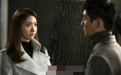 Trước ngày cưới, bạn trai cũ bất thình lình gõ cửa căn hộ lúc đêm khuya