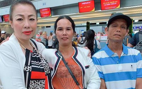 Lần đầu xuất ngoại, bố mẹ H'Hen Niê hồi hộp cổ vũ cho con gái đạt thành tích cao trong chung kết Miss Universe 2018