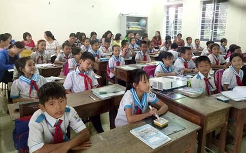 Hà Tĩnh: Nhiều trường học phải mời giáo viên về hưu đứng lớp