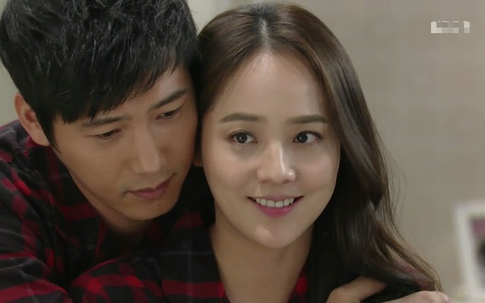 Đi làm từ thiện dịp Giáng sinh, người chồng đau đớn phát hiện ra bí mật giấu kín của vợ hiền