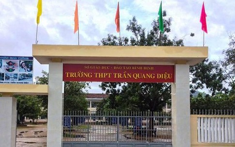 Nam sinh đánh thầy nhập viện do bị nhắc nhở trong giờ chào cờ