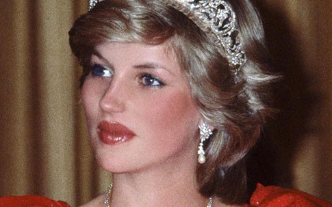 Biểu tượng sắc đẹp như Marilyn Monroe, Công nương Diana trông sẽ như thế này khi bơm môi, sửa mũi theo xu hướng thời nay