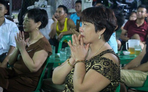Mẹ cầu thủ Đức Huy: “Thấy con bị phạm lỗi nằm trên sân, chúng tôi đau nhói tim”