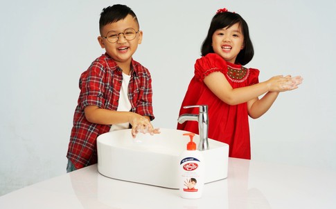 Nguy cơ mắc bệnh từ những thói quen tưởng chừng vô hại của bé