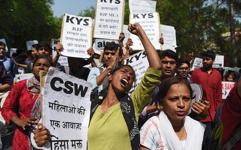 Thiếu nữ Ấn Độ bị thiêu sống vì tố cáo kẻ dọa hãm hiếp