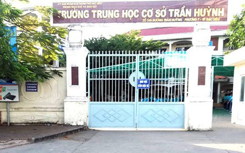 Mẹ mắng thầy vì con gái mất quần: Ông ngoại xin lỗi thầy giáo