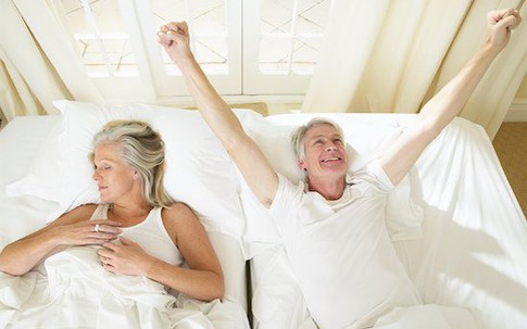 Chứng mất ngủ ở người già và những lời khuyên hữu ích giúp cải thiện giấc ngủ