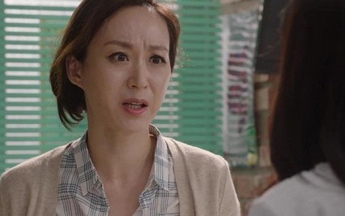 Trưa nào cũng ngồi nói xấu mẹ chồng ở văn phòng, đến khi biết mình sai và nhìn thấy điều này, nàng dâu gục mặt ân hận