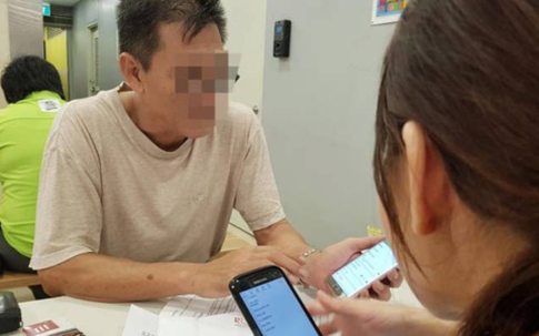 Người đàn ông khiếu nại vì đòi tình phí không thành