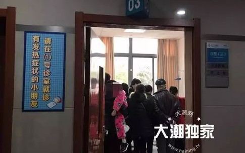 Phát hiện con 3 tuổi chảy máu vùng kín, cứ ngỡ con bị xâm hại nhưng lời bác sĩ nói khiến người mẹ chết lặng