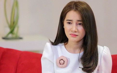 Nhã Phương trực tiếp gặp BTC Mai Vàng để xin lỗi về vụ Trường Giang cầu hôn trên sóng trực tiếp