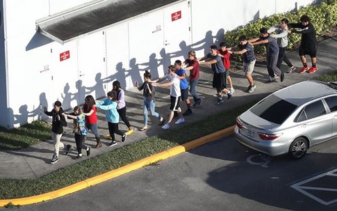 Ít nhất 17 người chết trong vụ xả súng tại trường học ở Mỹ