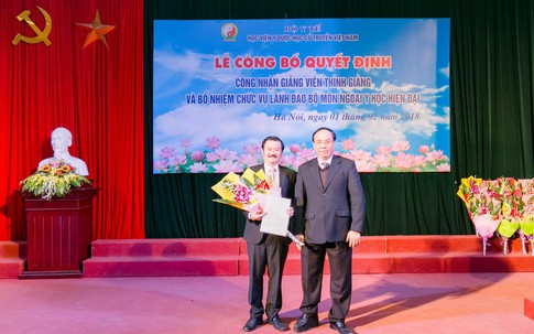 Trao quyết định giảng viên thỉnh giảng cho 41 bác sĩ của Bệnh viện Việt Đức