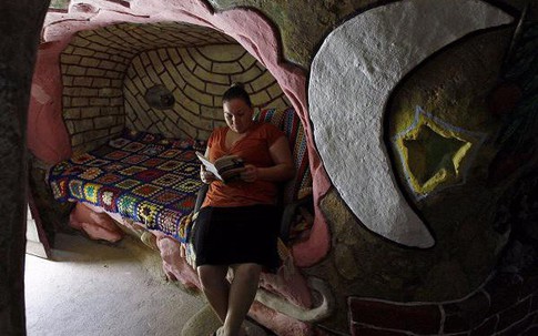 Người đàn ông dành 12 năm “hì hụi” đào hầm gần 200m² xây nhà và thành quả không ai ngờ