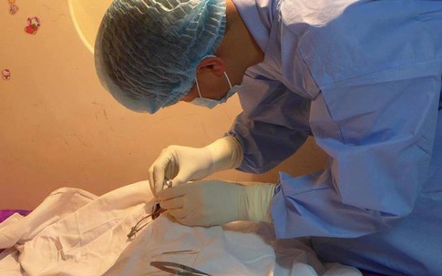 Bé gái 7 tuổi ở Hà Nội hiến giác mạc sau khi qua đời: "Em nằm đó như một thiên thần..."