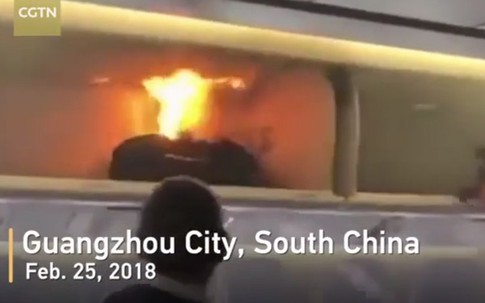 Hành khách hoảng loạn khi hành lý xách tay bốc cháy trên máy bay
