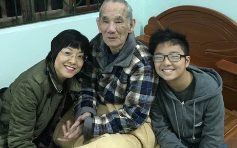 MC Thảo Vân đau xót về Lạng Sơn lo tang cha