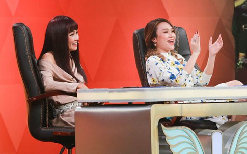 Mỹ Tâm, Phương Thanh hát giao lưu U23 Việt Nam tại sân Thống Nhất