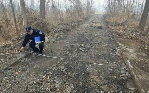 Chuyện thật như đùa: Nguyên con đường dài gần 1km "bốc hơi" sau một đêm nhờ "sáng kiến" của một kẻ thất nghiệp