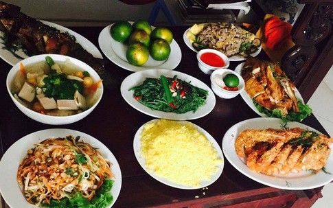 Mâm cỗ cúng ông Táo 6 triệu, chị em công sở đổ xô đi đặt