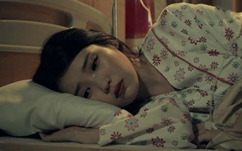 Đắng lòng vợ ngoan bí mật đi thăm chồng dịp Tết