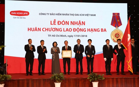 Công ty BHNT Dai-ichi tặng 1 tỷ đồng vào ngày đón nhận Huân chương Lao động