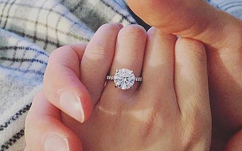 Sự thật sau màn cầu hôn bằng nhẫn kim cương của Ngô Kiến Huy dành cho Khổng Tú Quỳnh