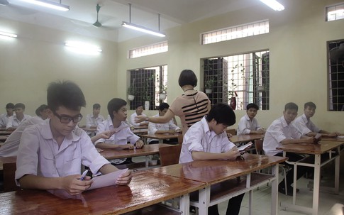 Ra Tết, học sinh lớp 12 cuống cuồng ôn thi