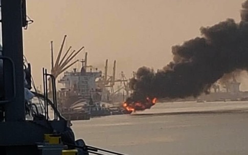 Hải Phòng: Hơn 400 người cứu cháy và lai kéo tàu dầu bốc cháy khỏi khu vực xảy ra sự cố