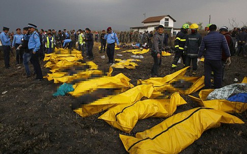 Nổ máy bay khiến ít nhất 49 người chết và sự đổ lỗi của cơ quan chức năng